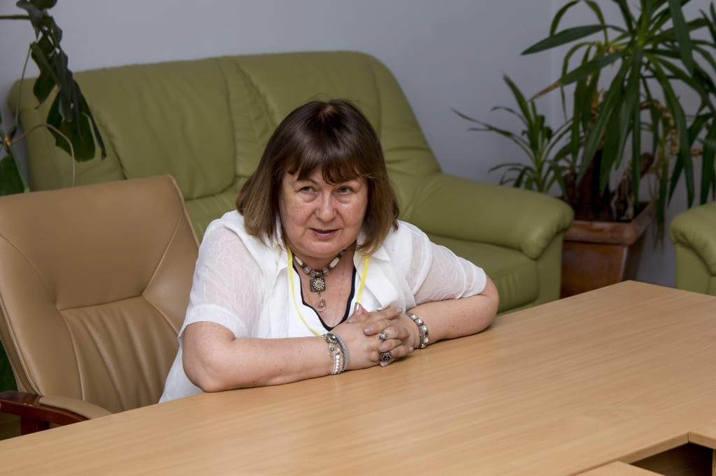 Лола Звонарева