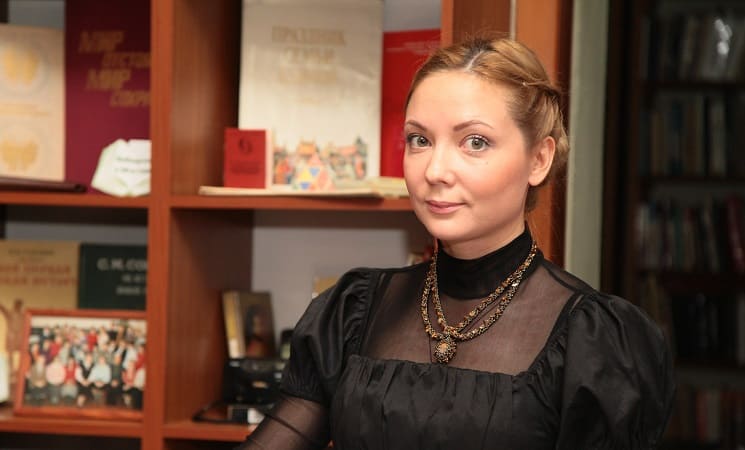 Вебинар «Литературные знакомства для самых маленьких: когда книжный шкаф полон чудес»