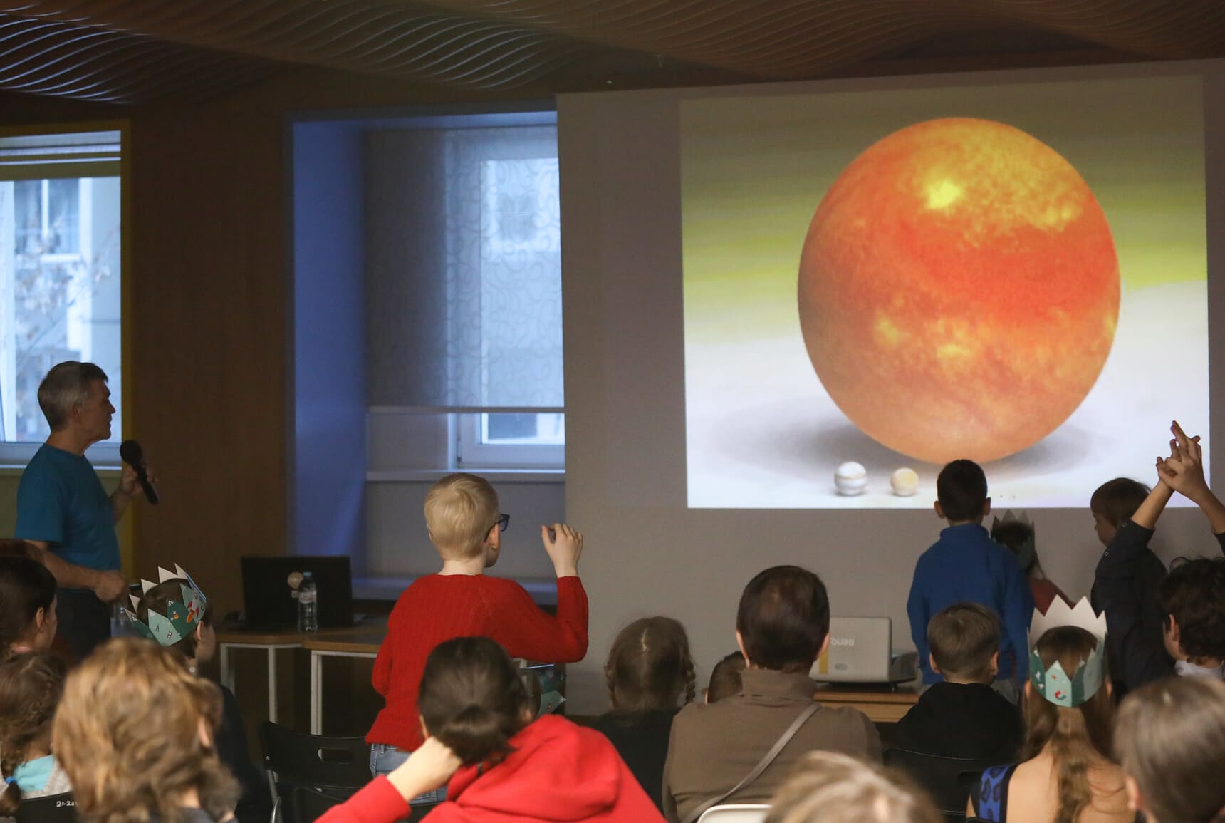 Лекция Владимира Сурдина