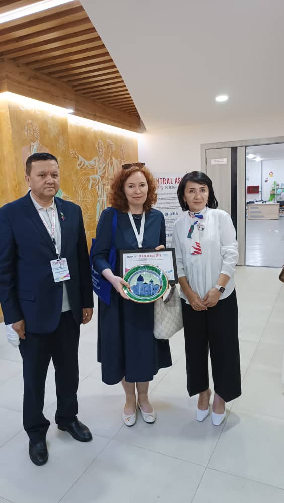 mariya molchanova pobeditel v nominacii samyj luchshij dokladchik buhara uzbekistan 25 maya 2023