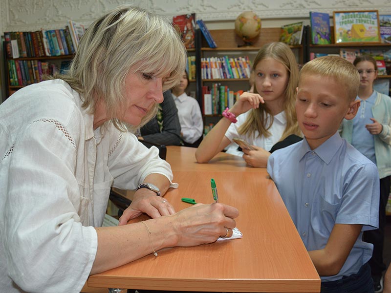 Фестиваль «Саратов книжный» 2025: Елена Усачева