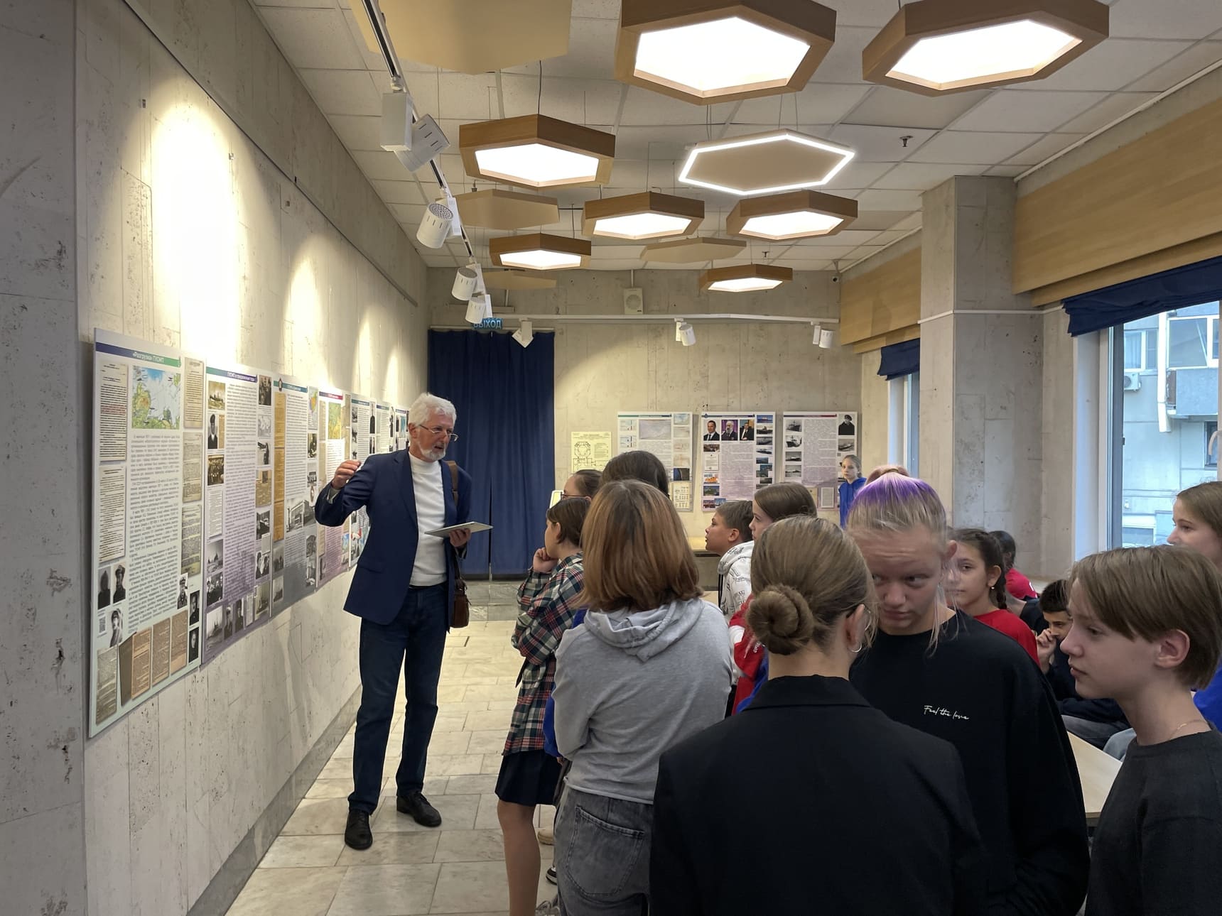 Выставка «90 лет славной истории освоения Арктики»