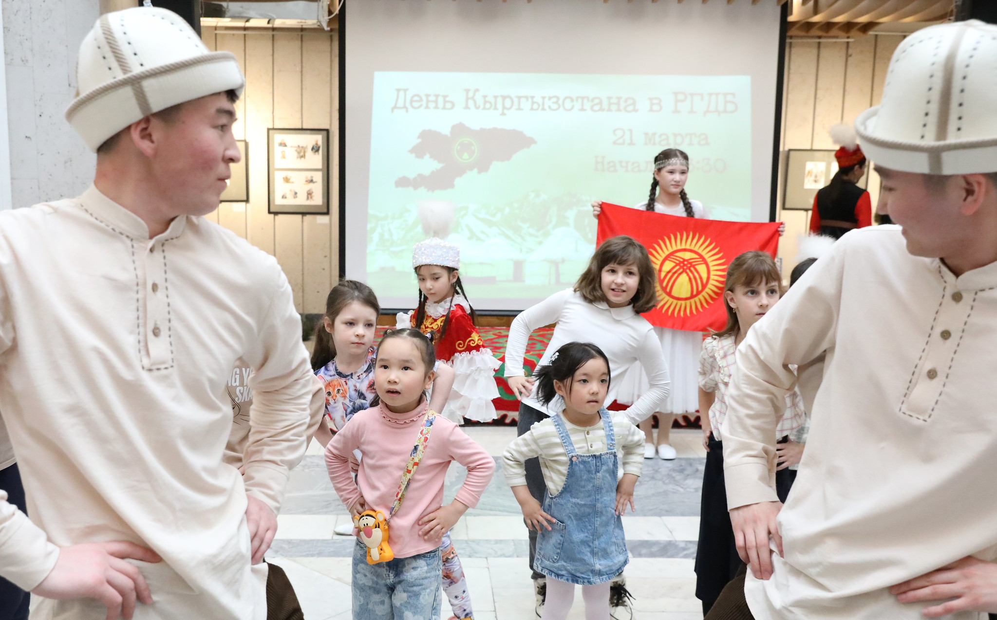 В РГДБ отметили Нооруз на Дне Кыргызстана