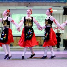 Артисты в национальных костюмах