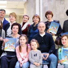 Поэт Елена Казакевич на встрече с читателями в детской библиотеке