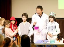 Рамиз Алиев с гостями химического шоу