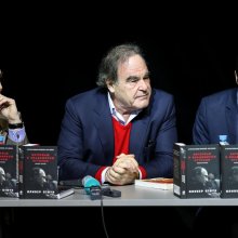 Режиссёр Оливер Стоун на презентации книги, non/fiction 