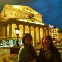 Элена Пазоли и Анастасия Архипова у Большого театра