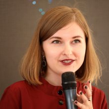 Писатель Мила Нокс.