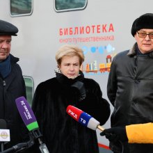Библиотека юного путешественника на Казанском вокзале в Москве. Олег Никитин (заместитель генерального директора АО «ФПК»), Мария Веденяпина (директор РГДБ), Юрий Пуля (Федеральное агентство по печати и массовым коммуникациям)