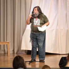 Поэт Герман Лукомников на фестивале СтихоСмотрение 