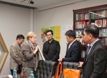 Мария Веденяпина и делегация книгоиздателей из Вьетнама