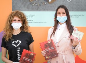 Регина Мянник и Оксана Федорова