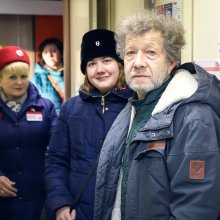 Детский писатель Андрей Усачёв в вагоне поезда.Библиотека юного путешественника. 
