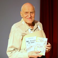 Николай Дроздов с книгами для Библиотечной системы Коношского района (Детская библиотека-филиал №1), Архангельская область. Акция «Подари ребёнку книгу!».