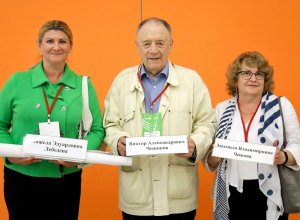 Презентация конгресса IBBY на ММКВЯ 2018. Слева направо Анжела Лебедева, Виктор Чижиков, Людмила Чижова.