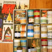 Диафильмы в винтажной коробке от шоколадного набора "Сказки Андерсена".