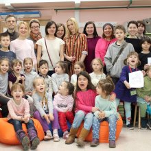 Общая фотография детей и родителей после заседания
