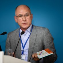 Сергей Макаренков- генеральный директор издательства «РИПОЛклассик»