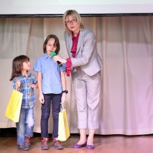 Елена Усачева с победителями конкурса "Лучший читатель РГДБ"