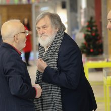 Художник Борис Аркадьевич Диодоров (в центре)